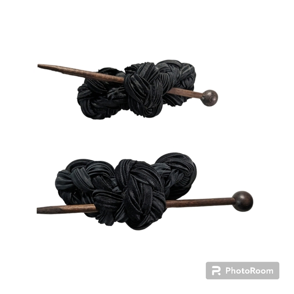 Black Hair Clips. Hair Accessories. 4 Pieces. - Picture 8 of 9